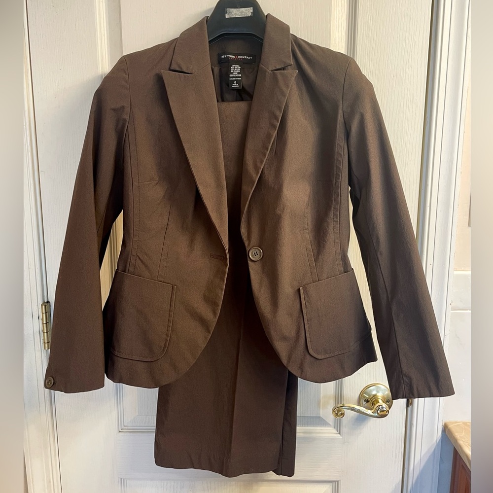 New York & Company Mocha Suit Set, size 6P